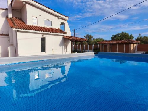 Anavyssos Villa | Villa Oneiron
