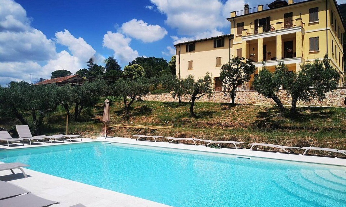 Capodacqua Villa | Villa Ovidia: A three-story age-old farm house surrounded by the greenery, with Free WI-FI.