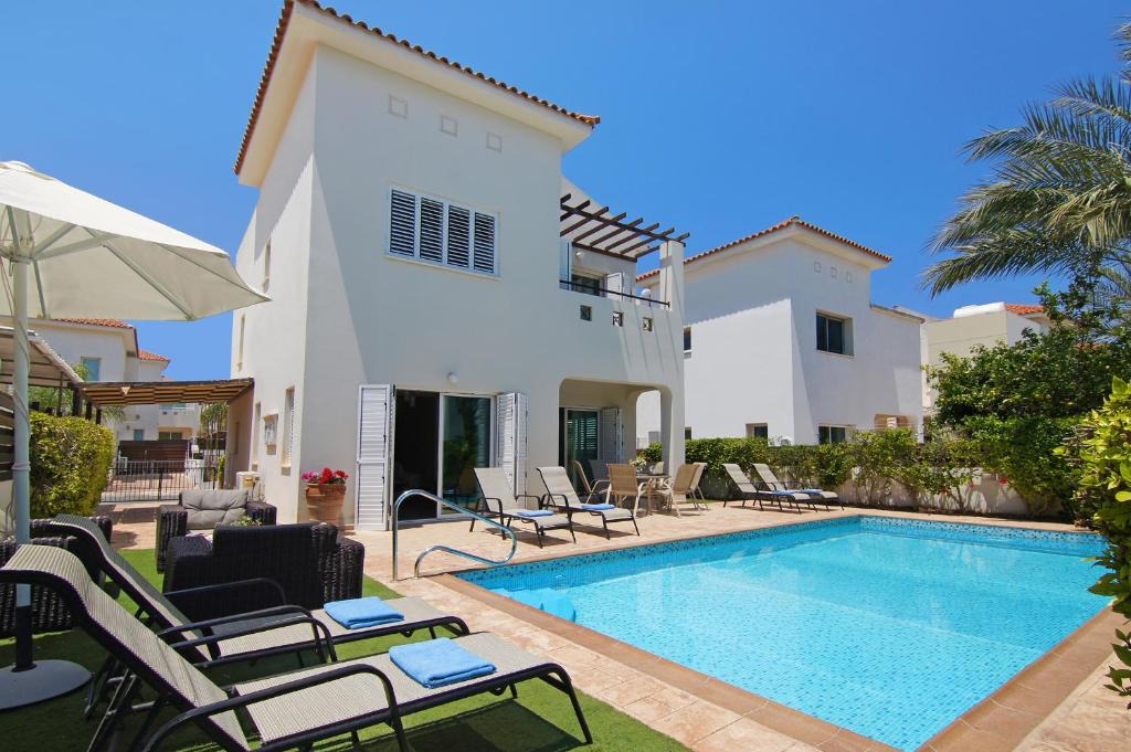 Paralimni Villa | Villa Palm
