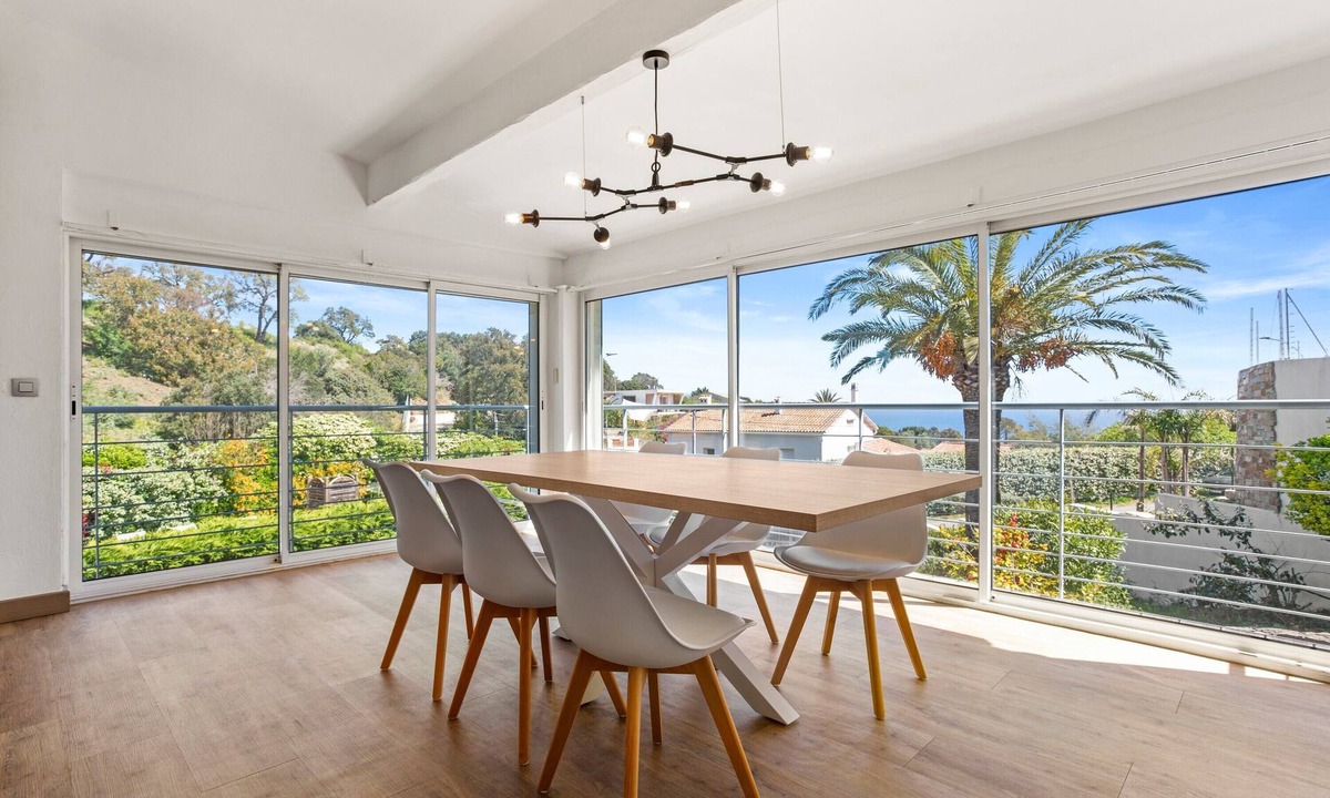 Les Issambres Villa | Villa 'Palmier' with Sea View, Wi-Fi and Air Conditioning