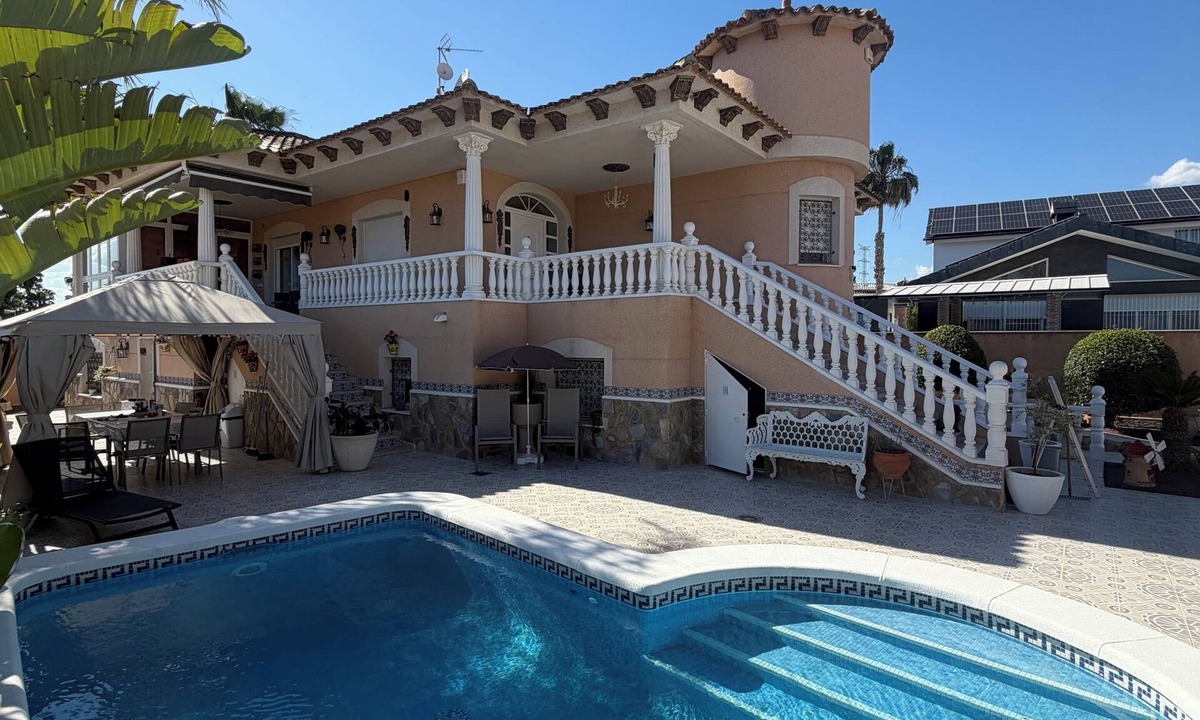 Benferri Villa | Villa Paradise | Private Pool · 2 Kitchens · Sleeps 13