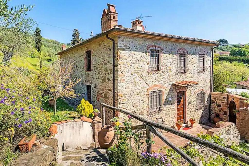 Corsanico House | Villa Pera by Nicola Real Estate