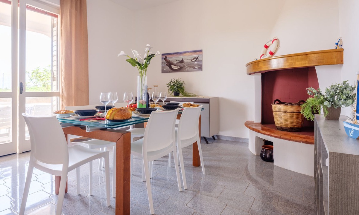 Padula Fede Villa | Villa 'Perla Marina Luxury' with Sea View, Wi-Fi and Air Conditioning