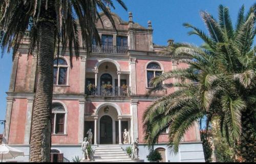 Caprona House | Villa Petri