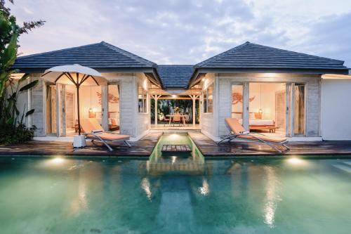 Babakan Villa | Villa Pima - Sumptuous 2BR Private Villa surrounded by Rice fields in a quiet Area