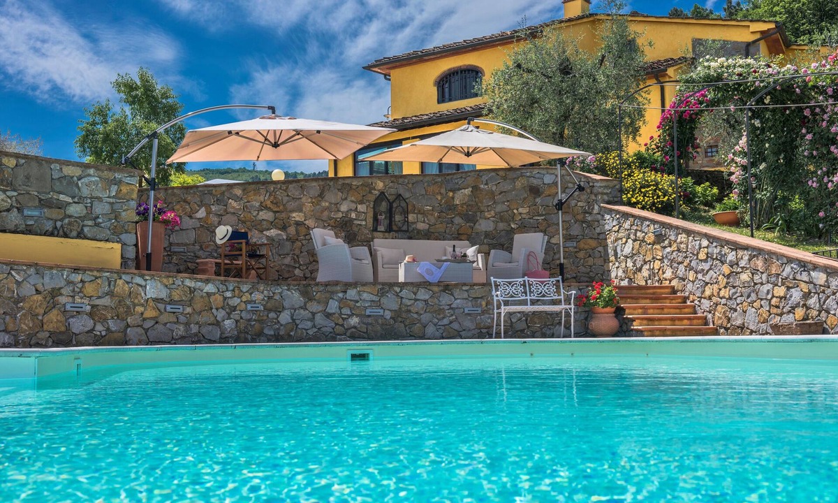 Casalguidi Villa | Villa 'Podere Bucigattolo' with Private Pool, Wi-Fi and Air Conditioning