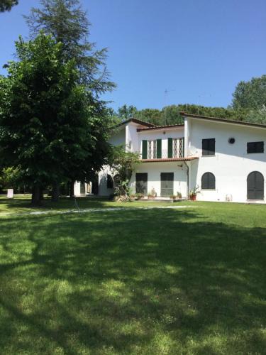 Ronchi Villa | Villa Poveromo