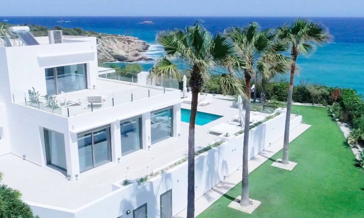 Cap Martinet Villa | Villa Primera Lina de Mar, Vista Espectacular a un Paso de Ibiza!