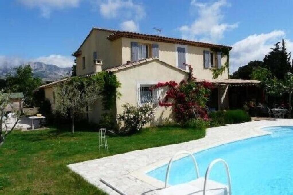 Rousset Villa | Villa proche Aix en Provence 6/8 personnes