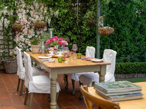 Claremont Bed & Breakfast | Villa Puccini