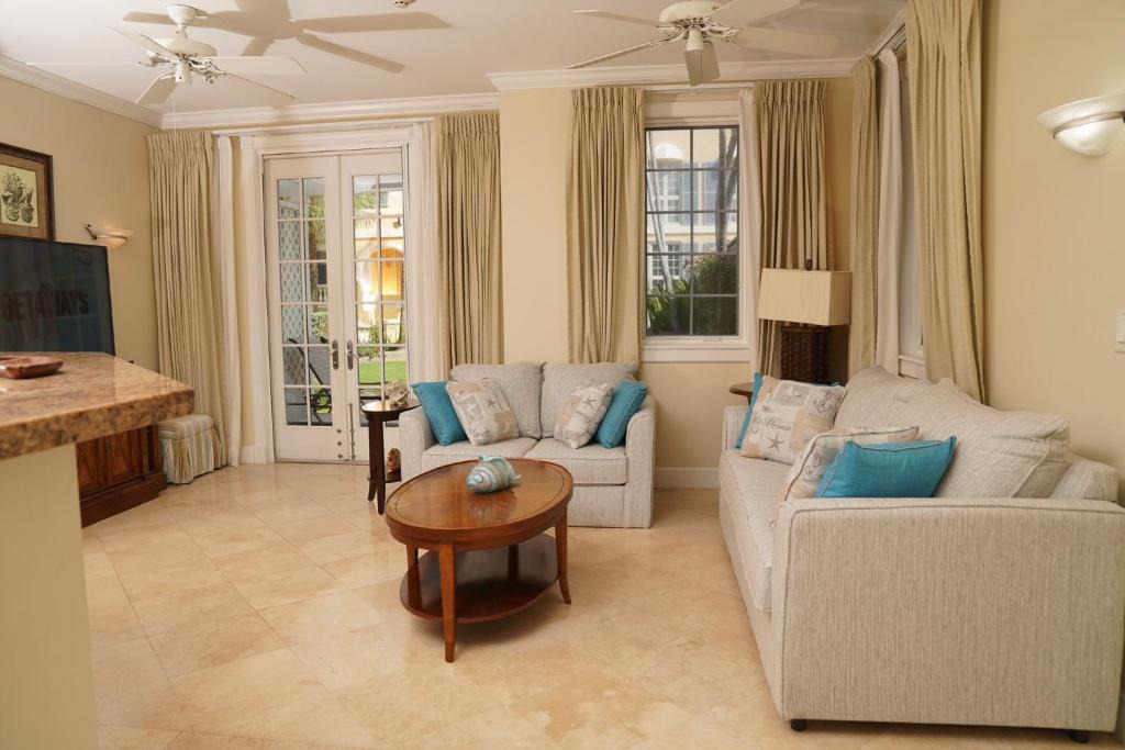 Grace Bay Apartment | Villa Renaissance Unit 501 Grace Bay Beach