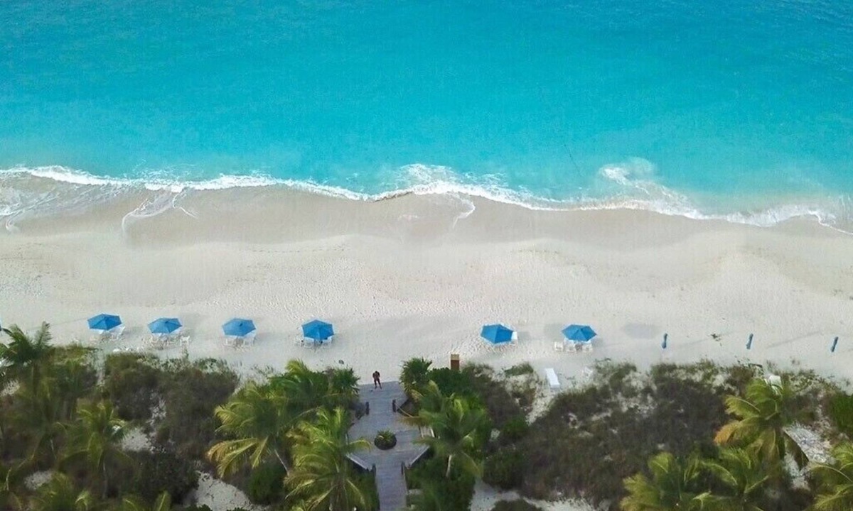 Grace Bay Condo | VILLA RENAISSANCE 603, 1BR in Grace Bay. Steps to the sand. WOW