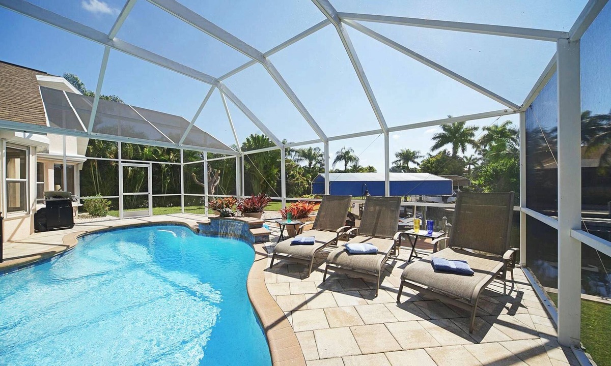 Yacht Club Villa | Villa Ria - Waterfront Home - Pool