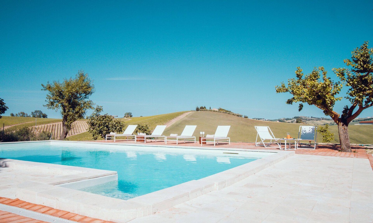 Monte San Giusto Villa | Villa Roberto by MMega
