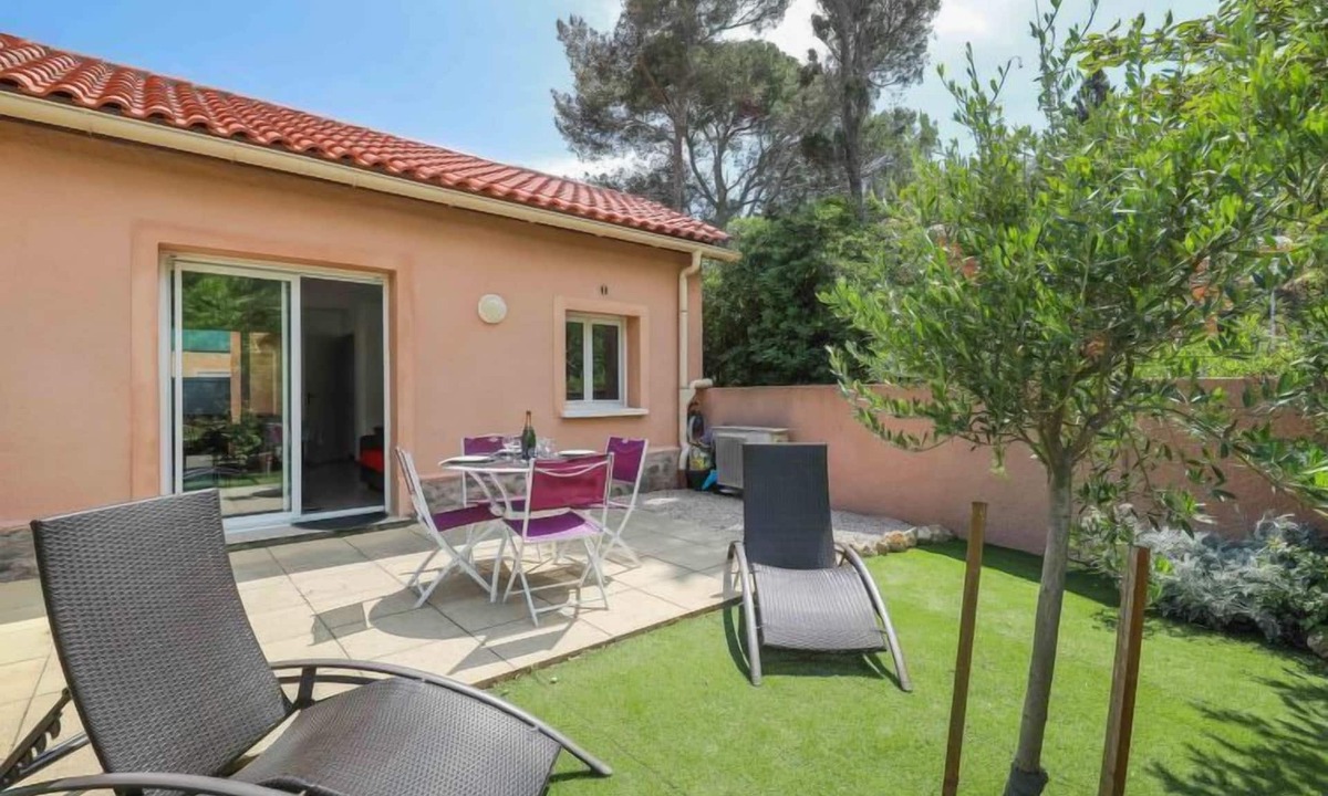 Le Dramont House | Villa Robinson by Interhome