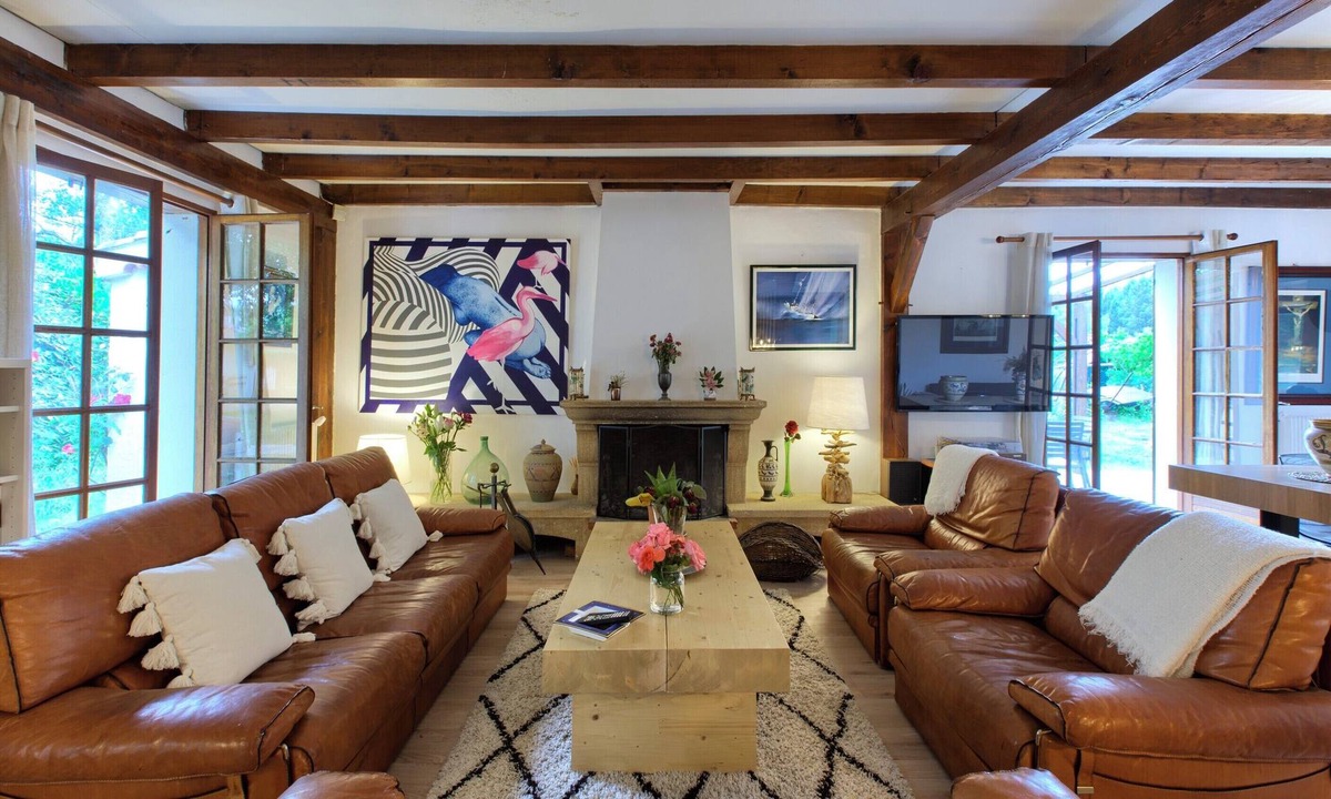 Le Pian-Medoc Villa | Villa 'Rodolphe' with Private Pool, Private Terrace and Wi-Fi