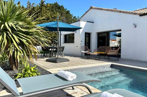 Bretignolles-sur-Mer Villa | Villa Rosemonde Beach 700m Heated Pool Boules Pitch Garden Sleeps 8