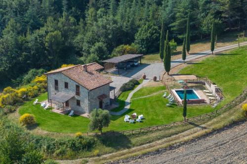 Castiglione d'Orcia Villa | Villa San Michele by PosarelliVillas