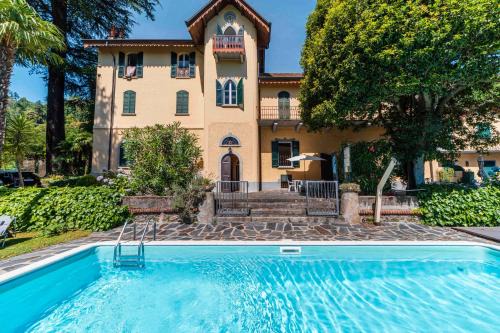 Lesa Apartment | Villa Santa Chiara Lesa - appartamento vista lago con piscina