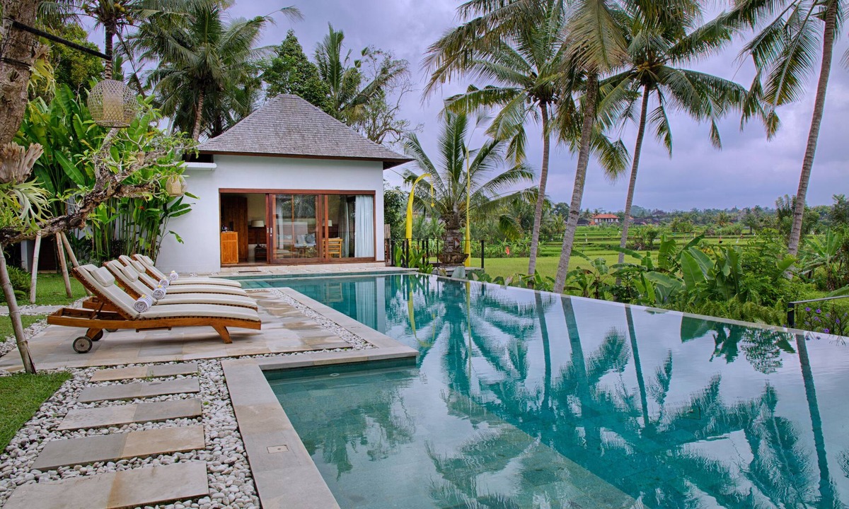 Kedewatan Hotel | Villa Santun