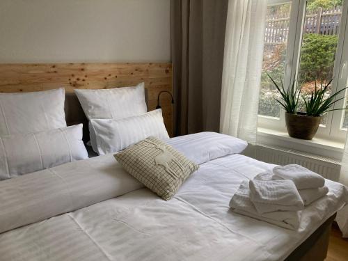 Wernigerode Apartment | Villa Schlossblick III - Zeit zum Träumen in exklusiver Suite "Zirbennest", Parkplatz, Smart-TV, WLAN