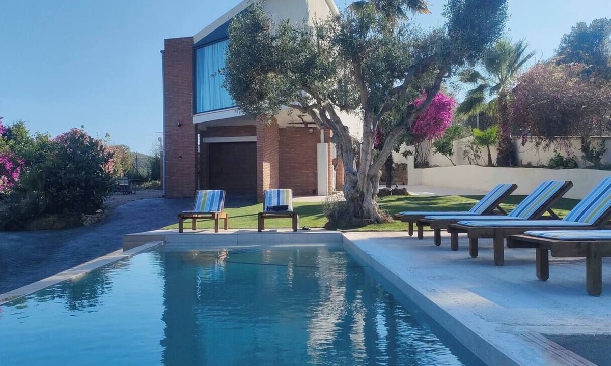 Gava Villa | Villa Sentiu