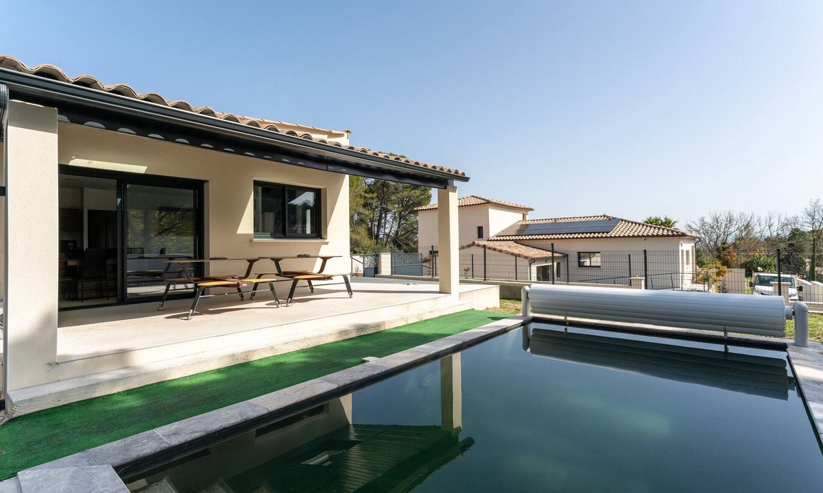 Mondragon Villa | Villa 'Sérénity 10 Pers Maxi' with Wi-Fi, Private Pool, Private Terrace, and Air Conditioning