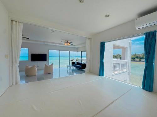 Maeda House | Villa Shallows
