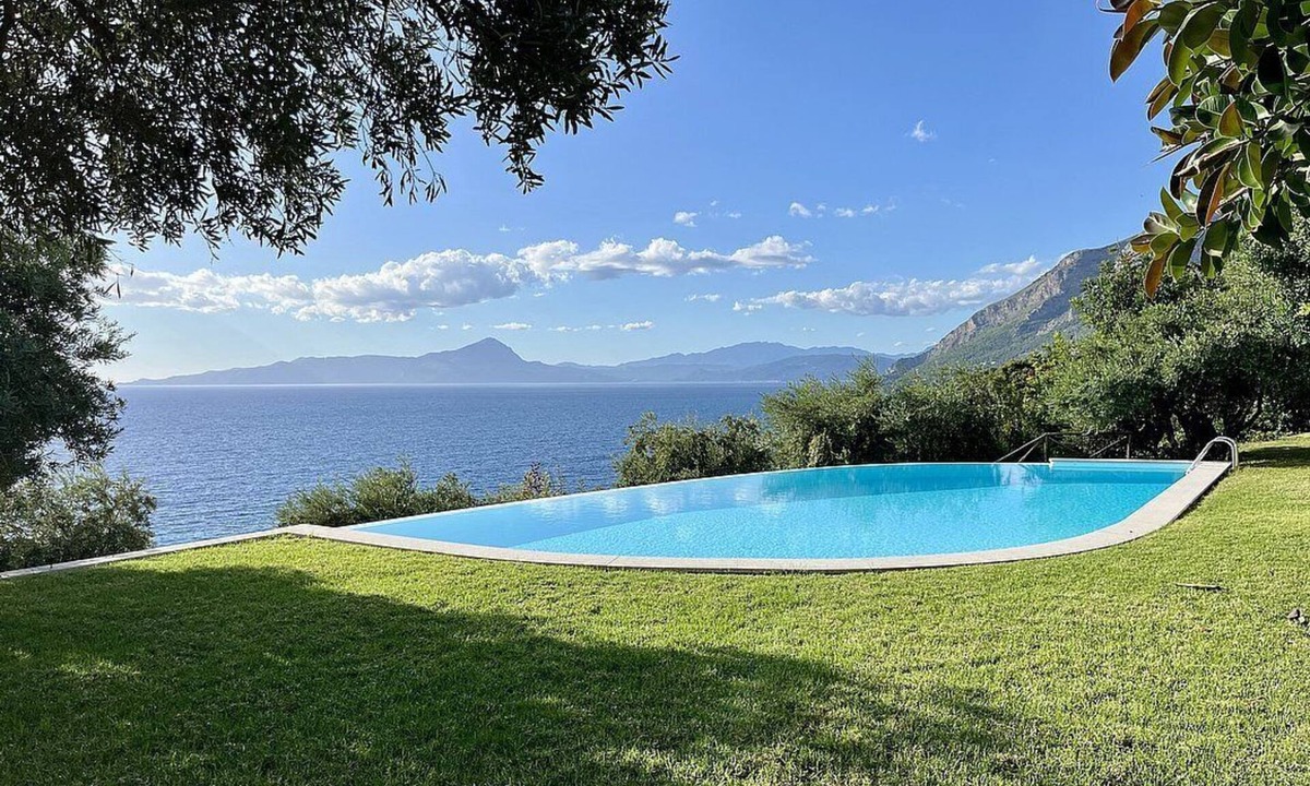 Maratea Villa | Villa Silara: A characteristic and welcoming three-story villa which faces the sun and the sea, with Free WI-FI.