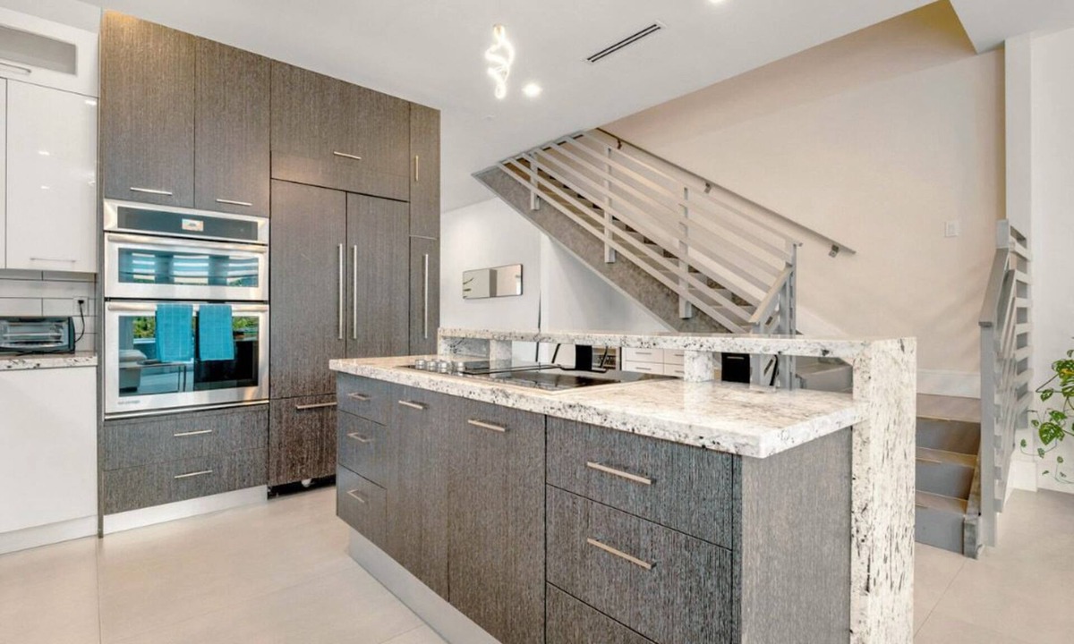 Southwest Coconut Grove Villa | Villa Solara Grove by Solu: Luxury, Gated, Free Parking