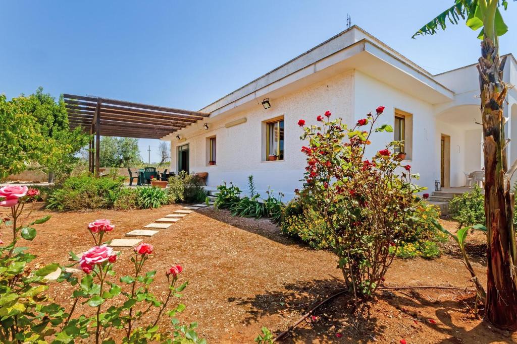Marina di Mancaversa House | Villa Sole by BarbarHouse