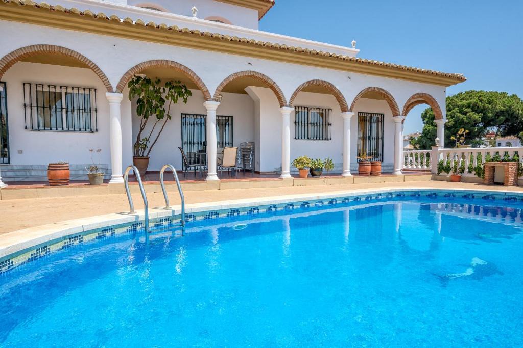 Calahonda Villa | Villa Soleada Calahonda by Rafleys