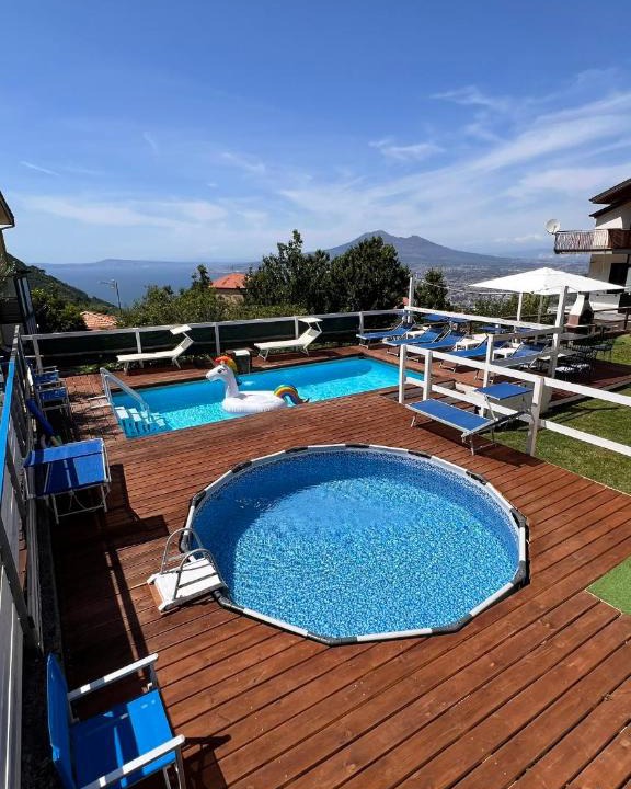 Piazza-Tralia-Pendolo Apartment | Villa Somma Apartments