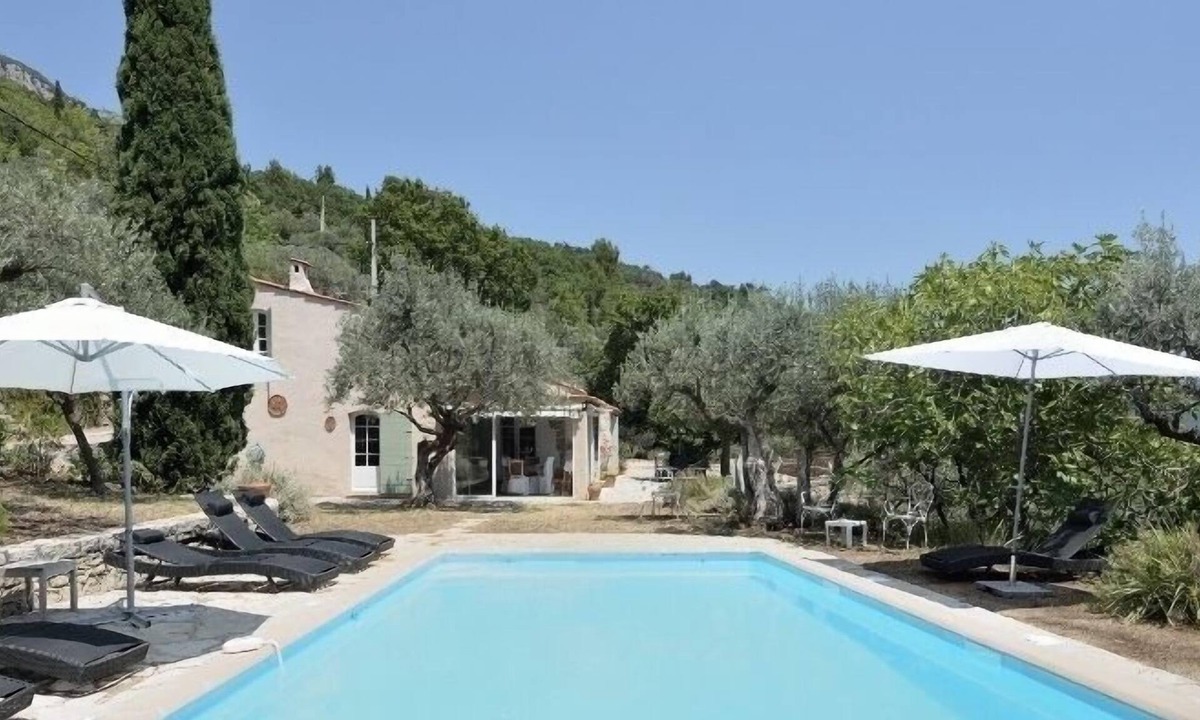 Bargemon Villa | Villa Spacious and authentic south-facing pool and terraces