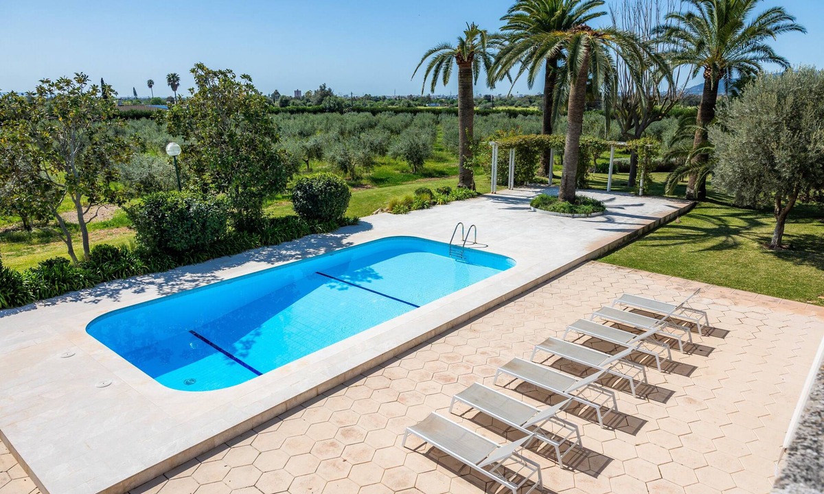 Marratxi Villa | Villa 'Spectacular In Mallorca' with Mountain View, Wi-Fi and Air Conditioning