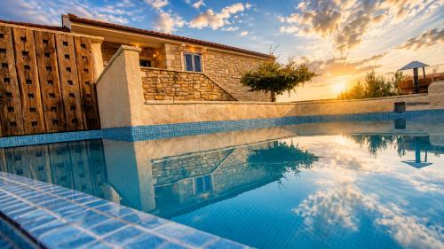 Kolan Apartment | Villa Stone Lace