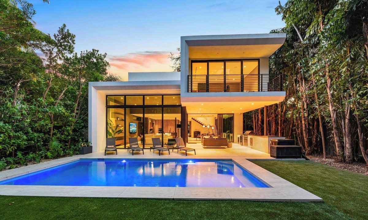 Brickell Villa | Villa Strata: Modern 5 BED +POOL, minutes from The Grove, Brickell & Downtown