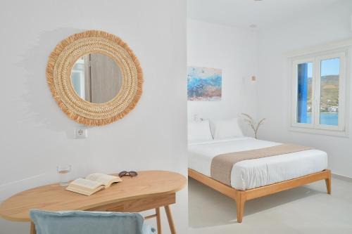 Gavrio House | Villa & Studio Hydroussa Sea View