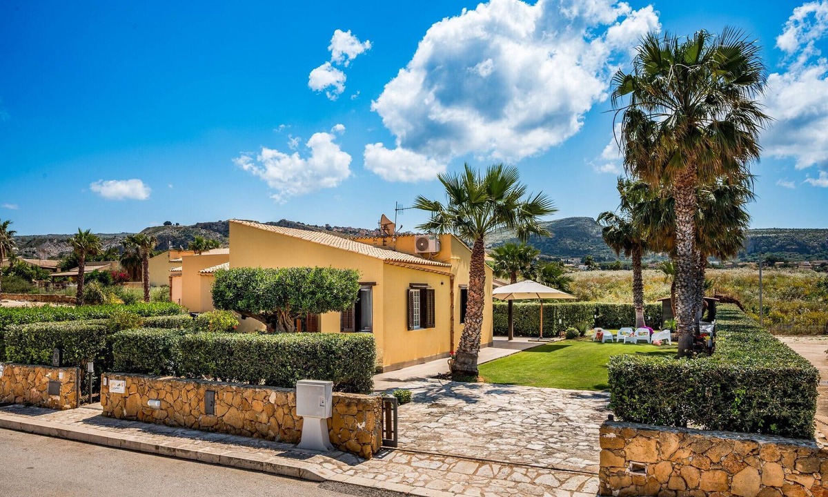 Custonaci Villa | Villa "Summer Spritz" vicino alla spiaggia con vista sulle montagne, Wi-Fi
