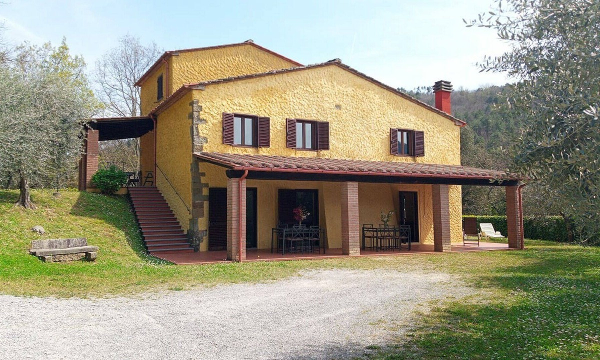 Pescia Villa | Villa surrounded by nature with Wi-Fi, trakking path and panoramic swimming pool