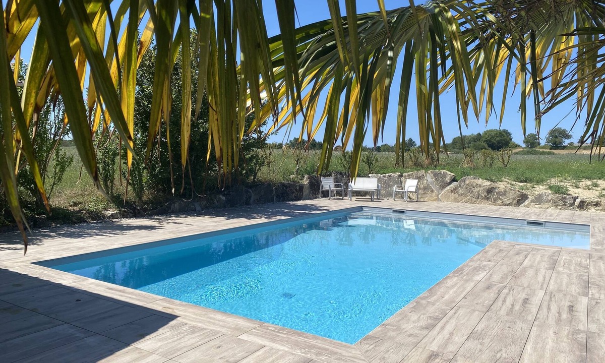 Maubec House | Villa surrounded by nature near Lyon