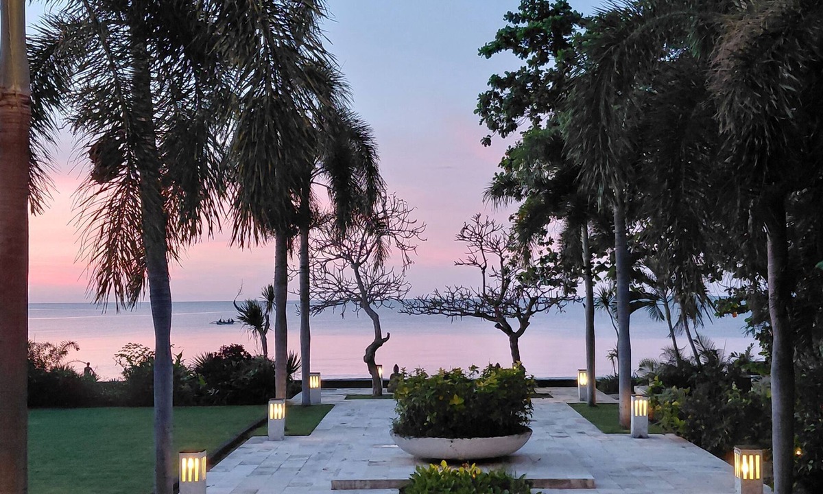Lokapaksa Villa | VILLA TERANG BULAN: True Blue Tropical Luxury 4BR Beachfront Villa w/Staff