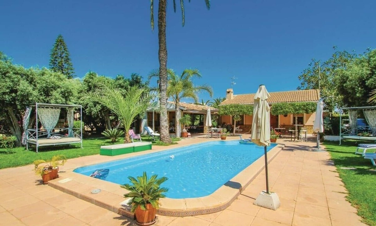 La Marina Villa | Villa 'Teresa' with Private Pool, Wi-Fi, and Air Conditioning