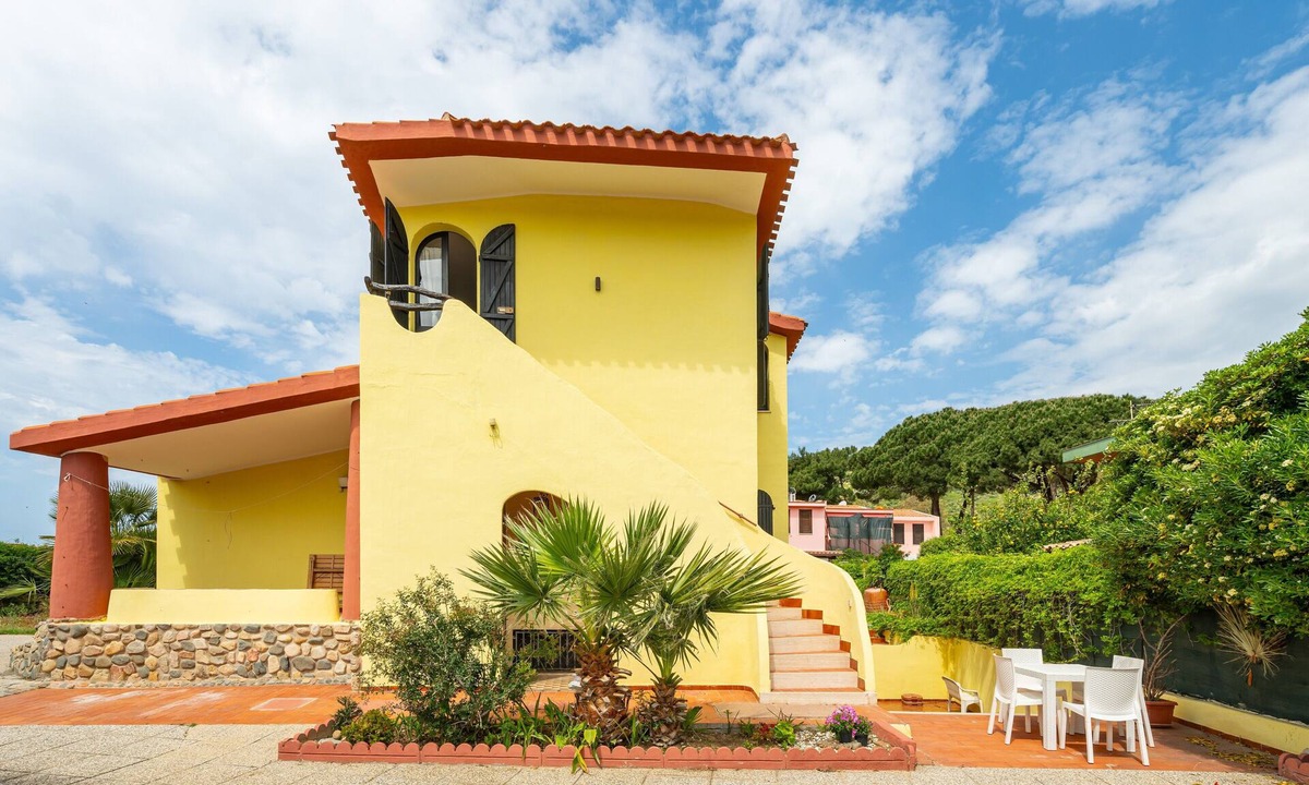 Solanas House | Villa Terri – Seafront Retreat on Solanas Beach