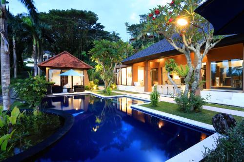 Senggigi Villa | Villa Tiara