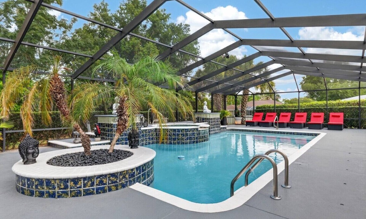 Inverness House | Villa Timucuan: Modern 4 Bedroom Villa With Pool