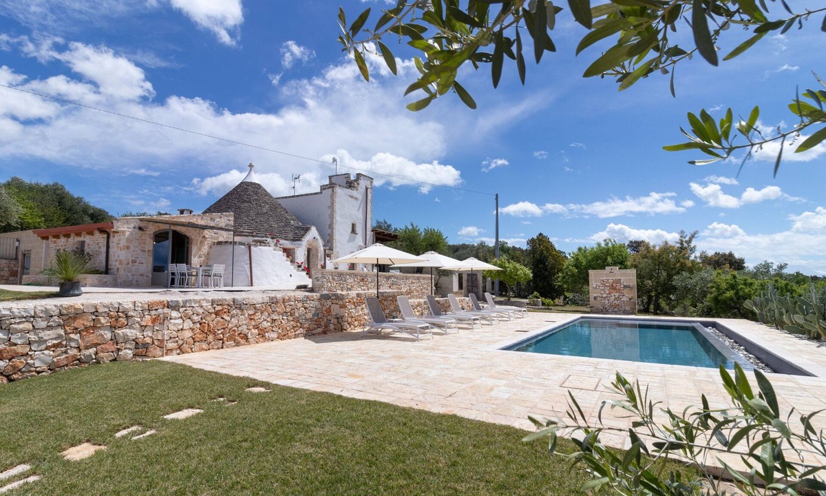 Putignano Villa | Villa 'Torre dei Trulli' with Pool, Garden, Terrace and Wi-Fi