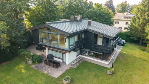 Traunkirchen Villa | Villa Traunstein by Landluft