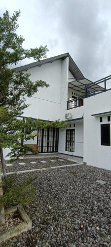 Mungkid Villa | Villa Trojayan