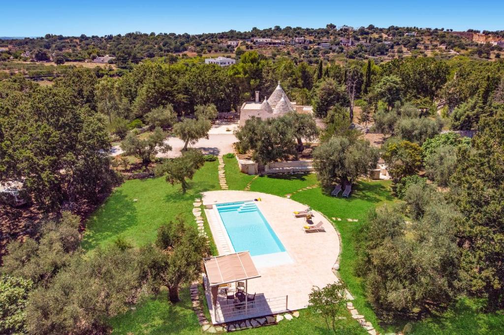 Casalini Villa | Villa Trullo Tesoro by Villa Plus